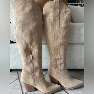 Nude Cowboy Boots